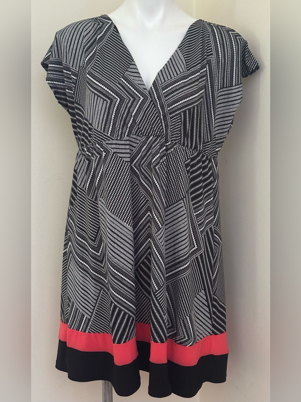 LOVE RYAN Black White Pink Geometric Tunic Pink Trim Elastic waist Sz L